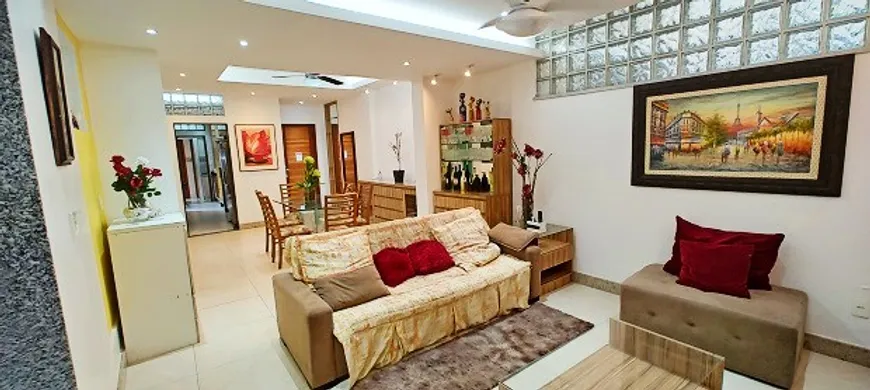 Foto 1 de Apartamento com 5 Quartos à venda, 140m² em Leme, Rio de Janeiro