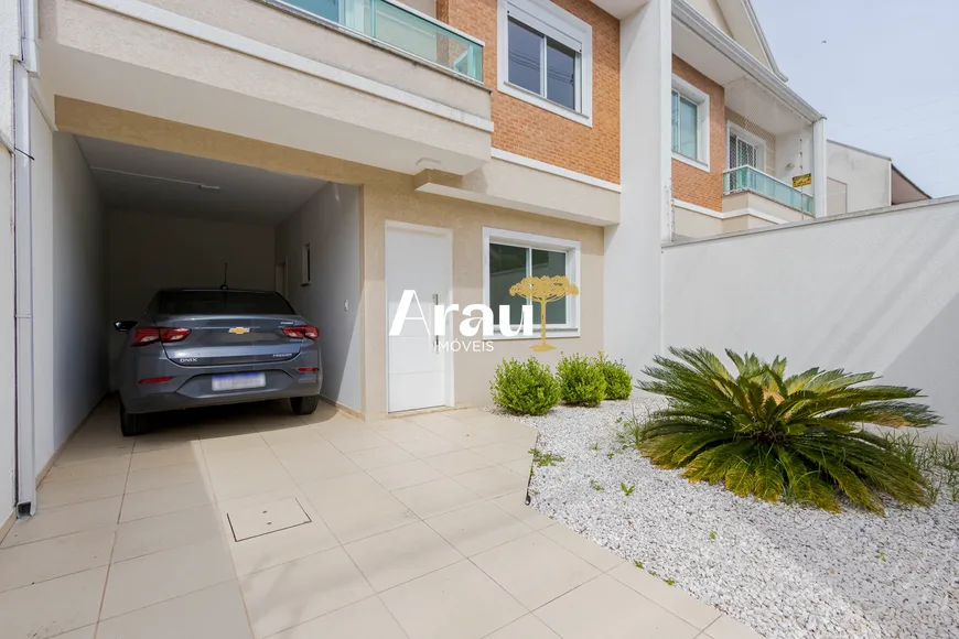 Foto 1 de Sobrado com 4 Quartos à venda, 166m² em Uberaba, Curitiba