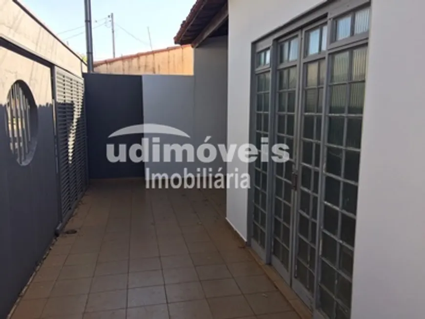 Foto 1 de Casa com 1 Quarto para alugar, 60m² em Planalto, Uberlândia