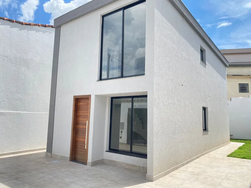 Foto 1 de Casa com 3 Quartos à venda, 215m² em Santa Cruz, Belo Horizonte