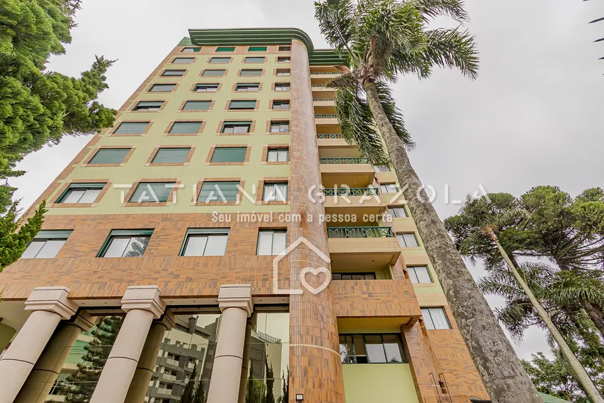 Foto 1 de Apartamento com 3 Quartos à venda, 149m² em Centro, Curitiba