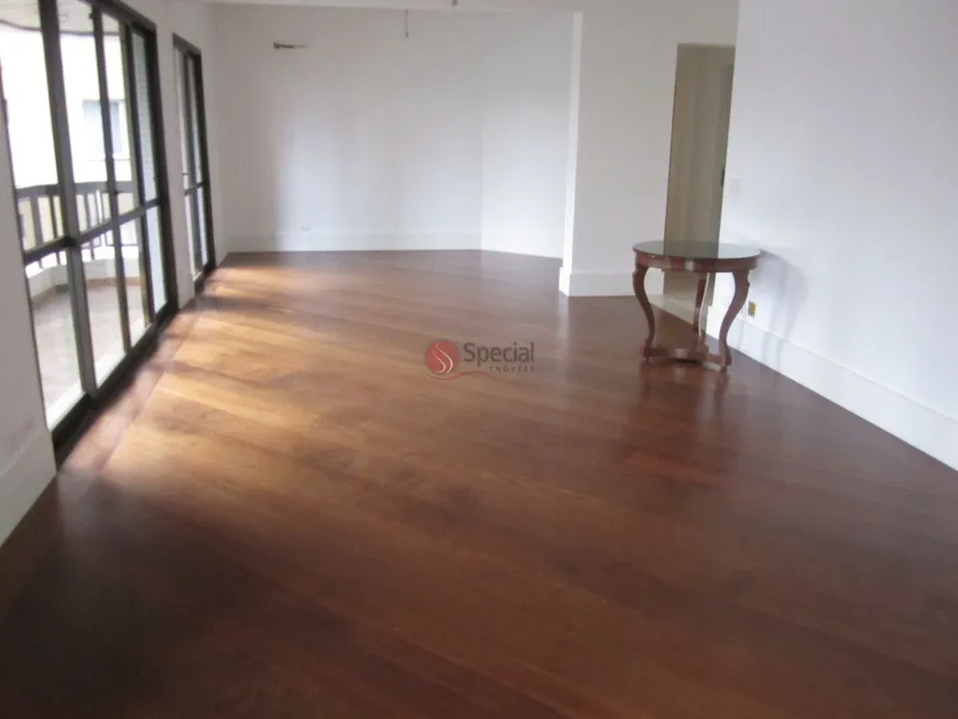 Foto 1 de Apartamento com 3 Quartos à venda, 210m² em Vila Nova Conceição, São Paulo