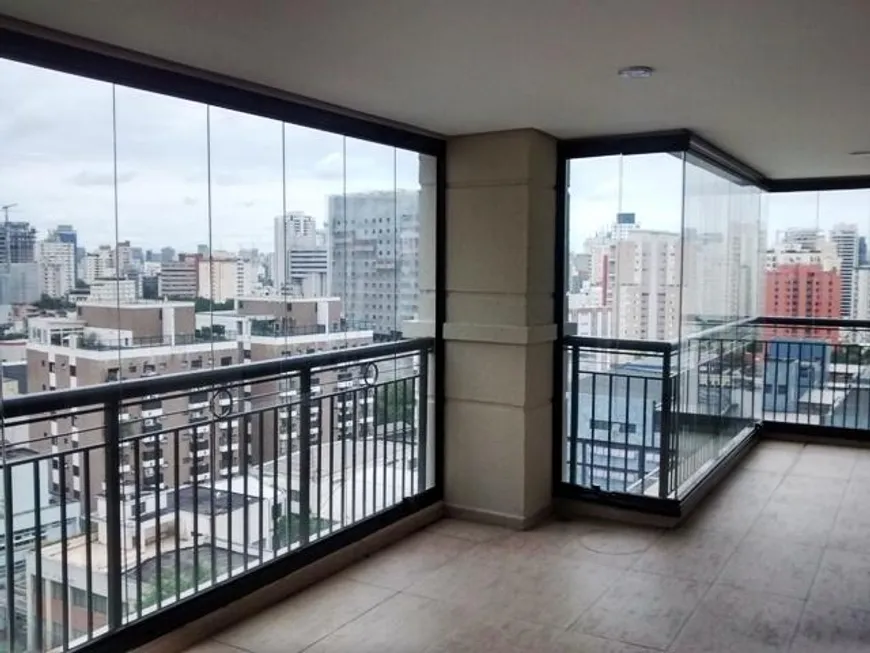 Foto 1 de Apartamento com 3 Quartos para alugar, 235m² em Vila Nova Conceição, São Paulo