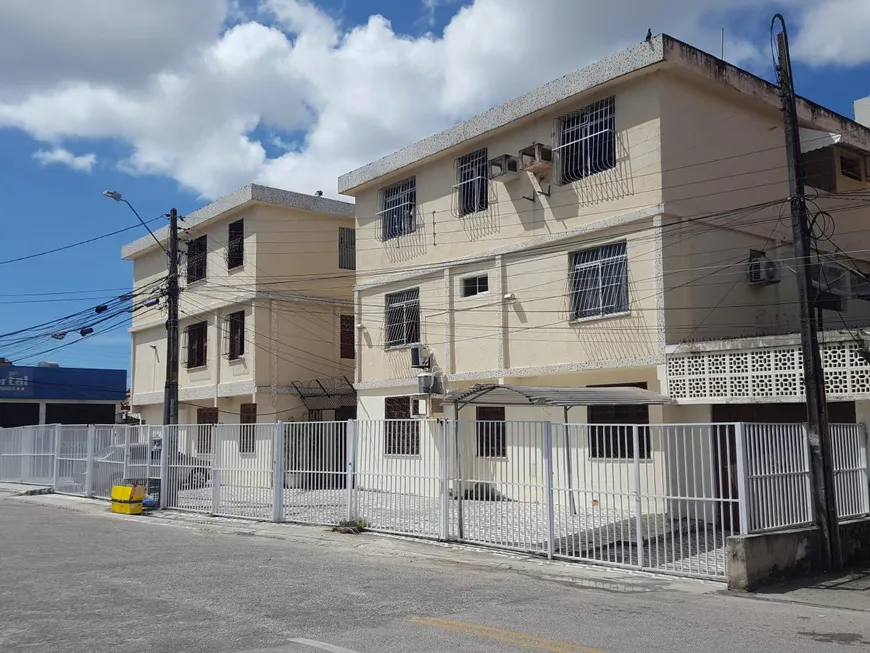 Foto 1 de Apartamento com 2 Quartos para alugar, 80m² em Fátima, Fortaleza