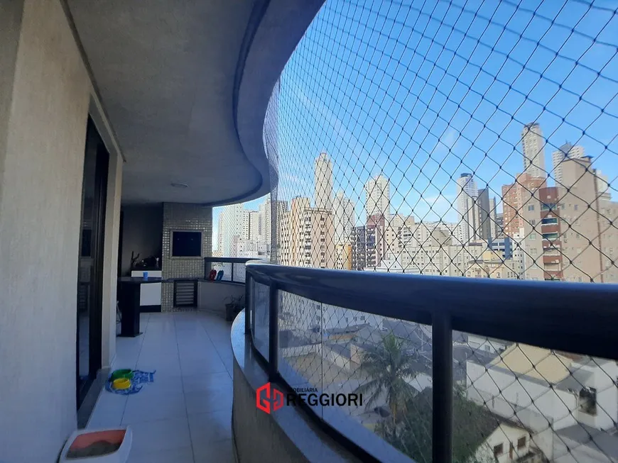 Foto 1 de Apartamento com 3 Quartos à venda, 140m² em Centro, Balneário Camboriú
