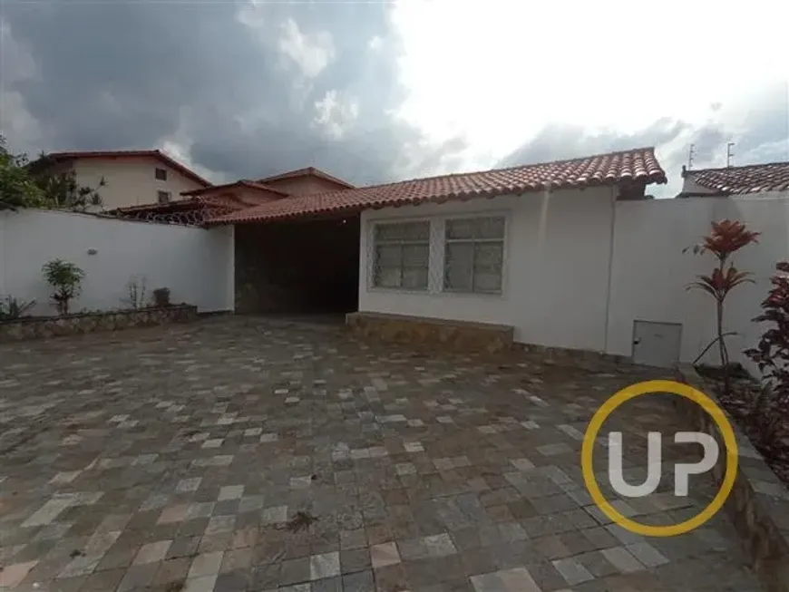 Foto 1 de Casa com 3 Quartos à venda, 226m² em Itapoã, Belo Horizonte