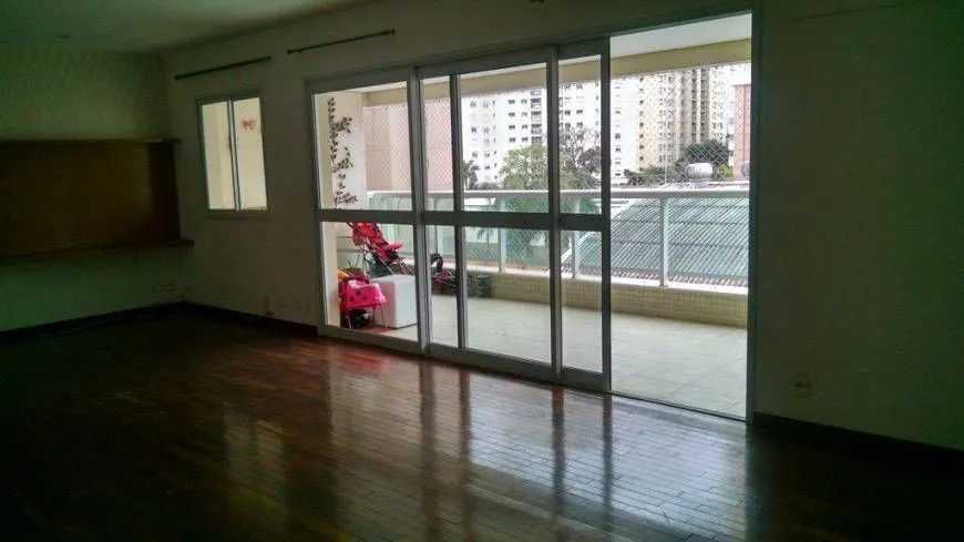 Foto 1 de Apartamento com 3 Quartos para alugar, 127m² em Vila Gertrudes, São Paulo