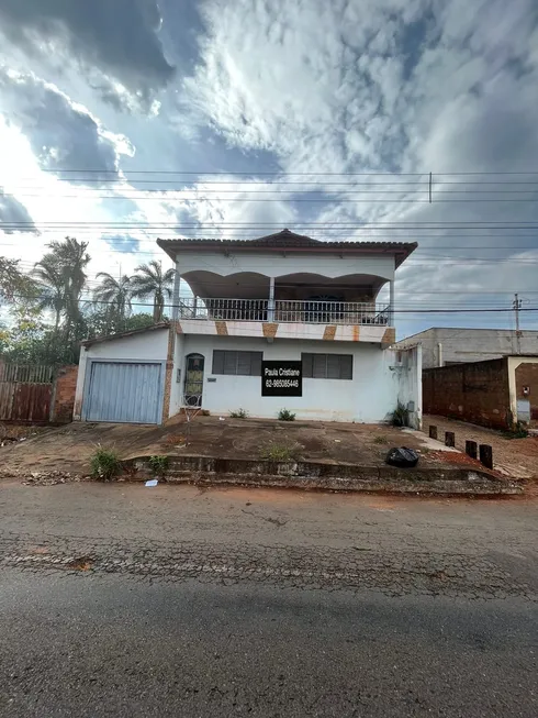 Foto 1 de Sobrado com 4 Quartos à venda, 223m² em Parque Flamboyant, Aparecida de Goiânia