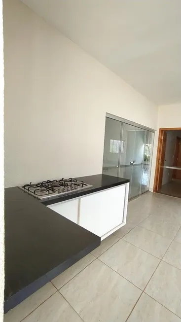 Foto 1 de Casa de Condomínio com 3 Quartos para alugar, 235m² em Loteamento Portal do Sol II, Goiânia