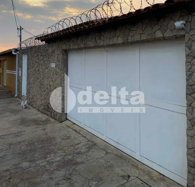 Foto 1 de Casa com 3 Quartos à venda, 189m² em Planalto, Uberlândia