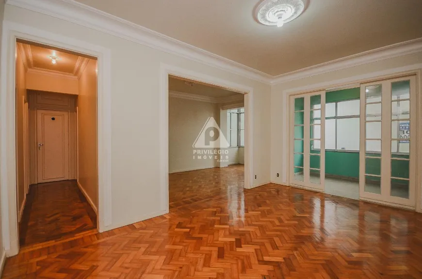 Foto 1 de Apartamento com 3 Quartos à venda, 121m² em Leme, Rio de Janeiro