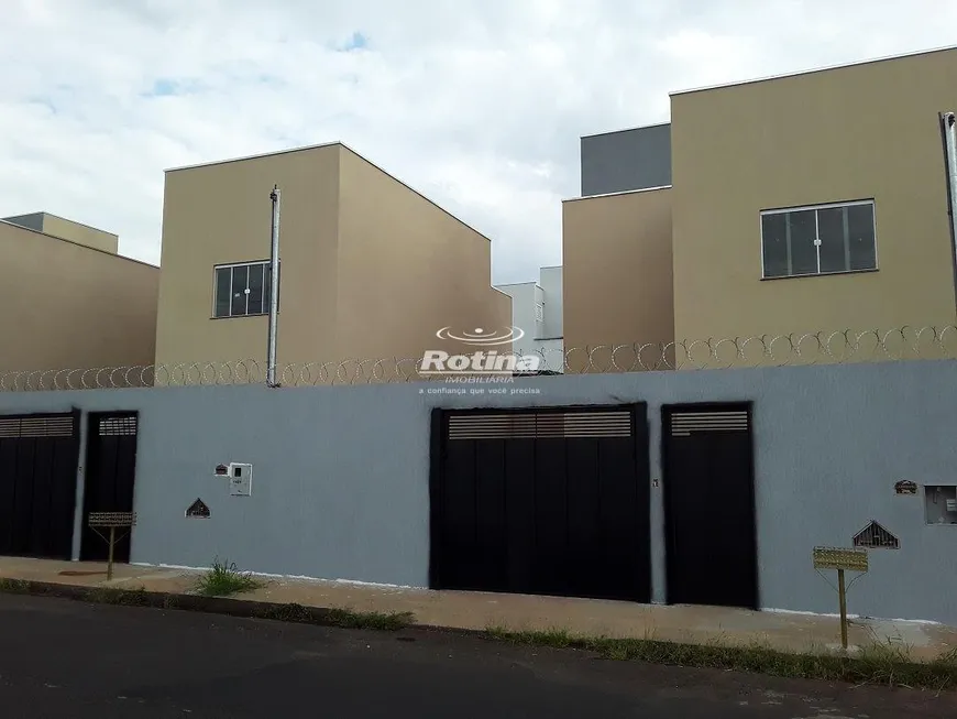 Foto 1 de Casa com 2 Quartos à venda, 80m² em Alto Umuarama, Uberlândia