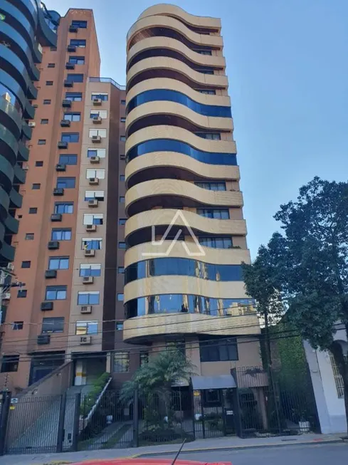 Foto 1 de Apartamento com 4 Quartos à venda, 340m² em Centro, Passo Fundo