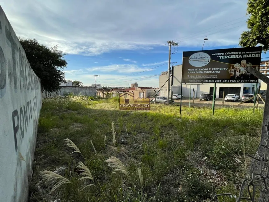 Foto 1 de Lote/Terreno à venda, 574m² em Santa Maria, Uberaba