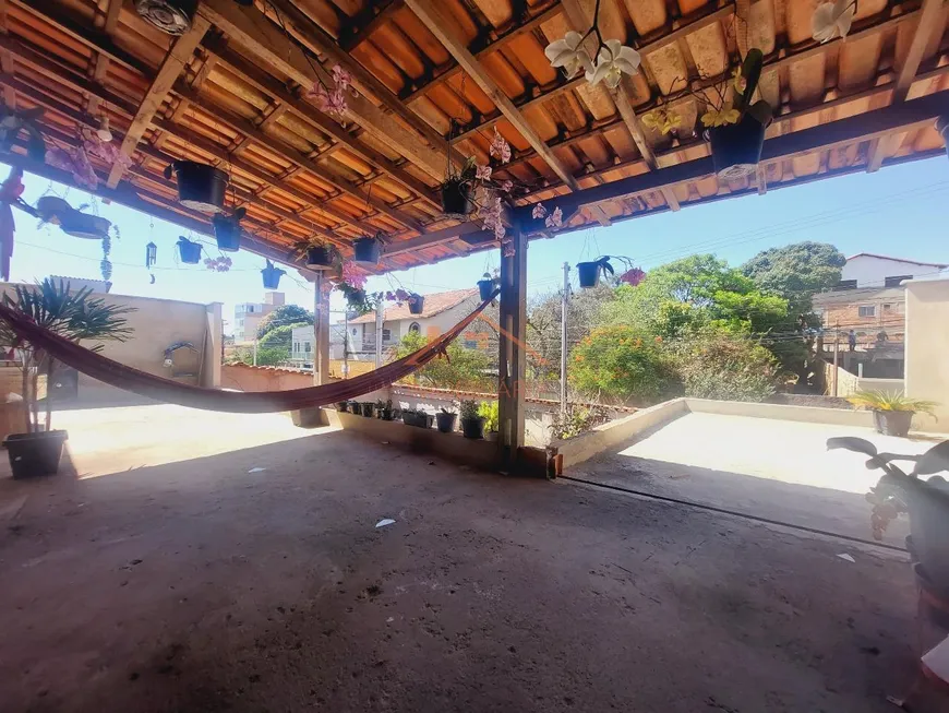 Foto 1 de Casa com 6 Quartos à venda, 372m² em Nacional, Contagem