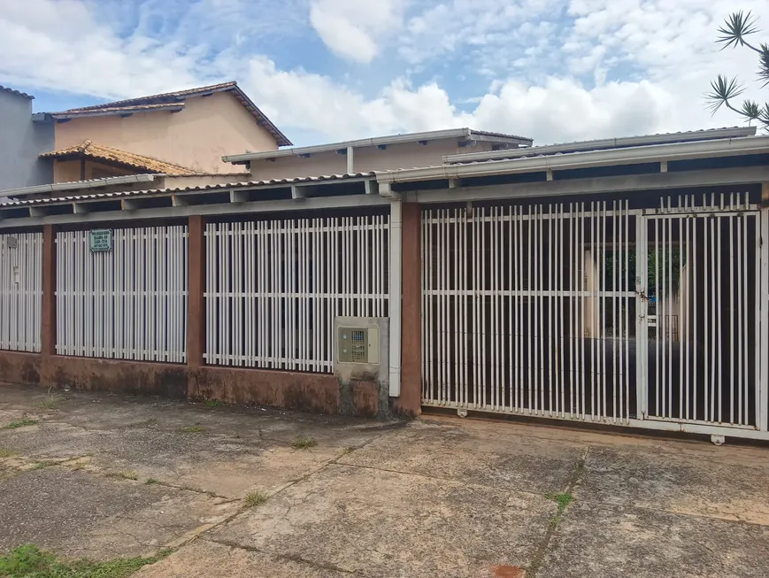 Foto 1 de Casa com 3 Quartos à venda, 800m² em Setor Tradicional, Brasília