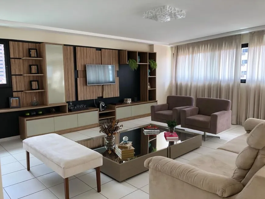 Foto 1 de Apartamento com 3 Quartos à venda, 206m² em Lagoa Nova, Natal