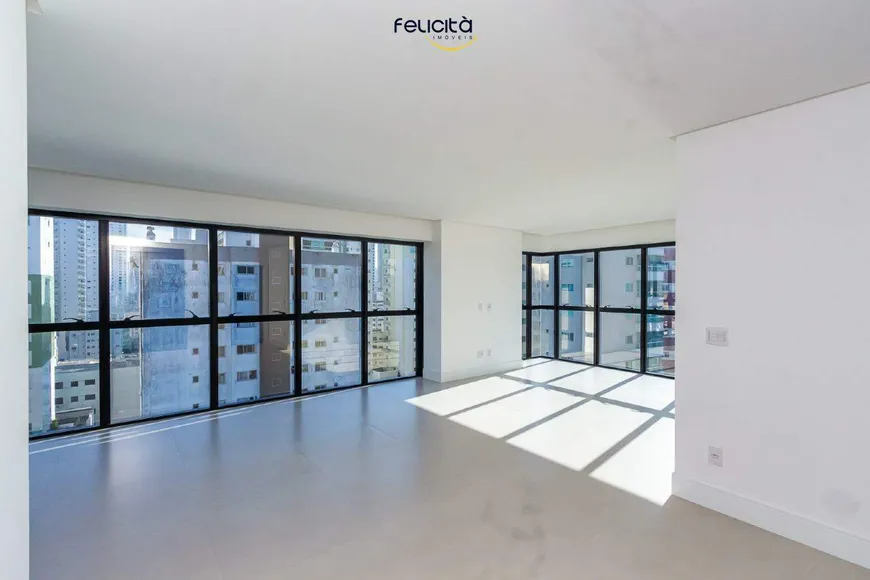 Foto 1 de Apartamento com 4 Quartos à venda, 153m² em Centro, Balneário Camboriú