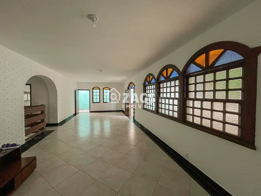 Foto 1 de Casa com 6 Quartos à venda, 300m² em Santa Rosa, Belo Horizonte