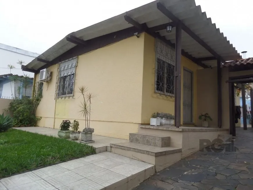 Foto 1 de Casa com 3 Quartos à venda, 216m² em Santa Rosa de Lima, Porto Alegre