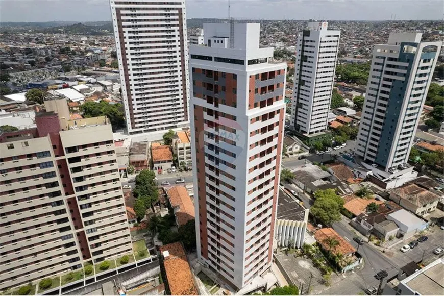 Foto 1 de Apartamento com 2 Quartos à venda, 66m² em Casa Amarela, Recife