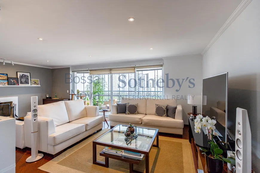 Foto 1 de Apartamento com 4 Quartos à venda, 198m² em Campo Belo, São Paulo