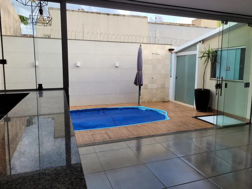Foto 1 de Casa com 3 Quartos à venda, 228m² em Residencial Veneza, Rio Verde