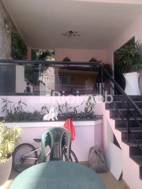 Foto 1 de Casa com 4 Quartos à venda, 226m² em  Vila Valqueire, Rio de Janeiro
