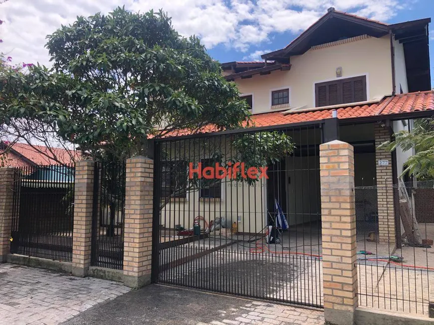 Foto 1 de Casa com 4 Quartos à venda, 245m² em Carianos, Florianópolis