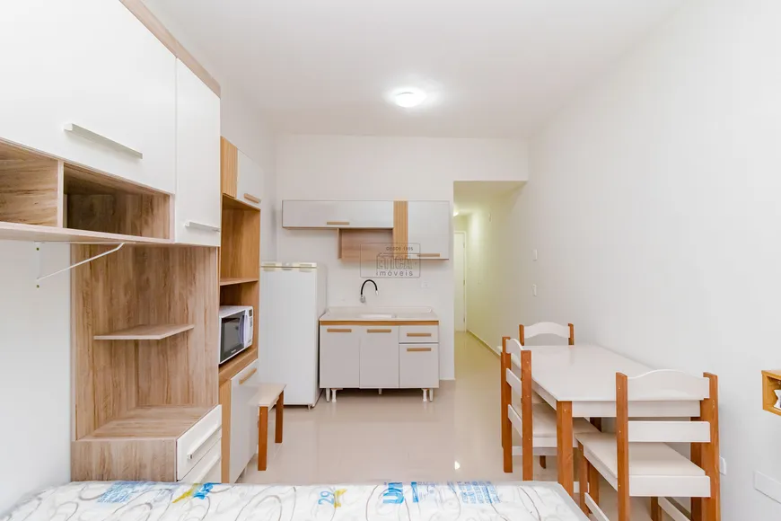 Foto 1 de Apartamento com 1 Quarto para alugar, 21m² em Centro Cívico, Curitiba