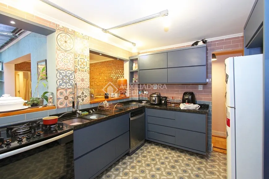 Foto 1 de Apartamento com 4 Quartos à venda, 131m² em Rio Branco, Porto Alegre