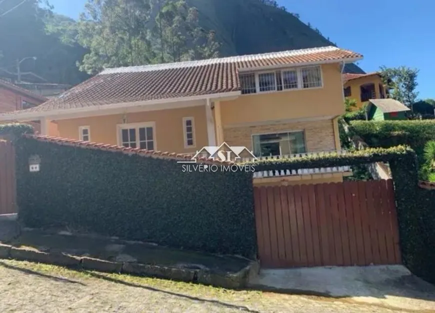 Foto 1 de Casa com 4 Quartos à venda, 200m² em Retiro, Petrópolis