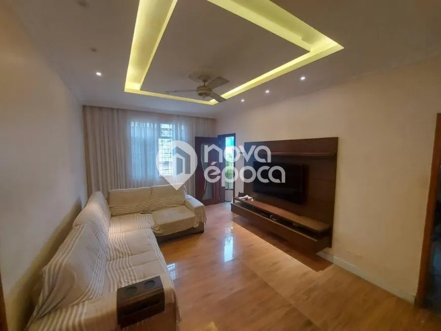 Foto 1 de Casa com 3 Quartos à venda, 140m² em Olaria, Rio de Janeiro