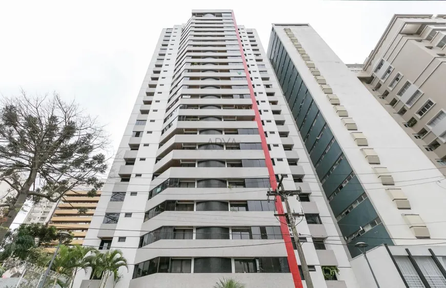 Foto 1 de Apartamento com 4 Quartos à venda, 152m² em Centro, Curitiba