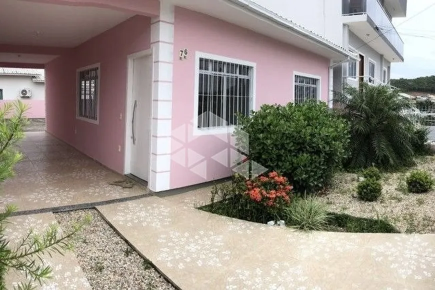 Foto 1 de Casa com 2 Quartos à venda, 75m² em Forquilhas, São José