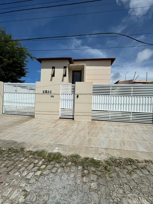 Foto 1 de Casa com 4 Quartos à venda, 220m² em Ponta Negra, Natal