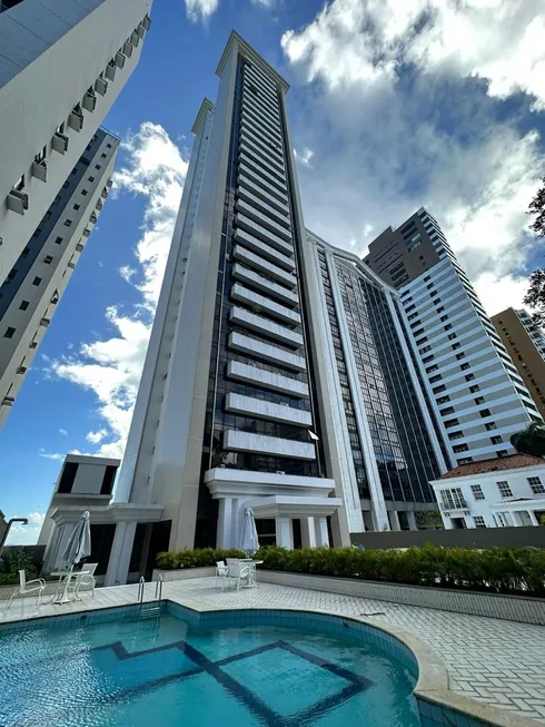 Foto 1 de Apartamento com 4 Quartos para venda ou aluguel, 250m² em Vitória, Salvador