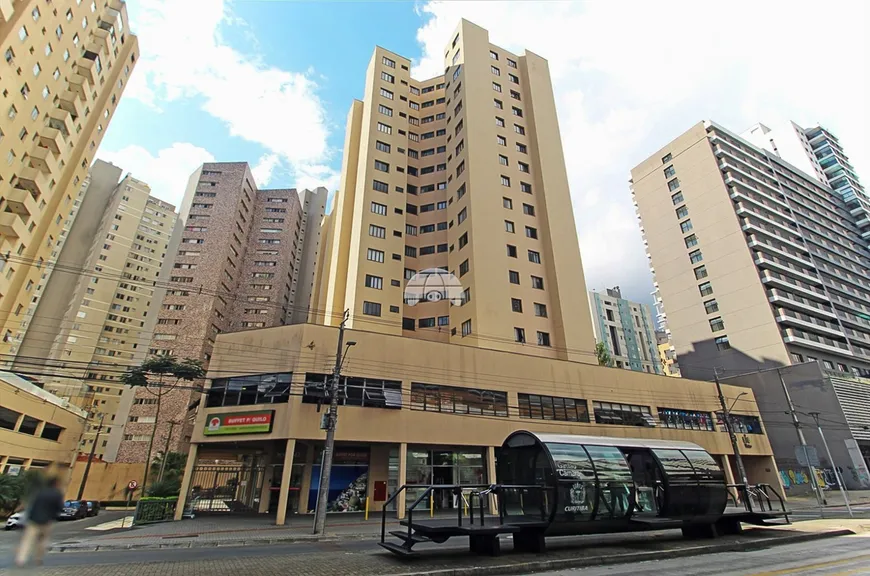 Foto 1 de Apartamento com 2 Quartos à venda, 43m² em Champagnat, Curitiba