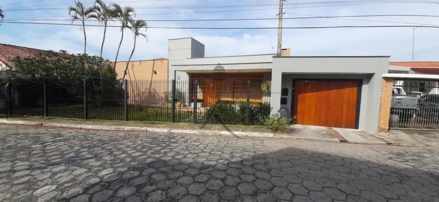 Foto 1 de Casa com 3 Quartos para alugar, 300m² em Jardim Siesta, Jacareí