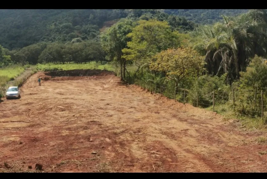 Foto 1 de Lote/Terreno à venda, 7900m² em Zona Rural, Moeda