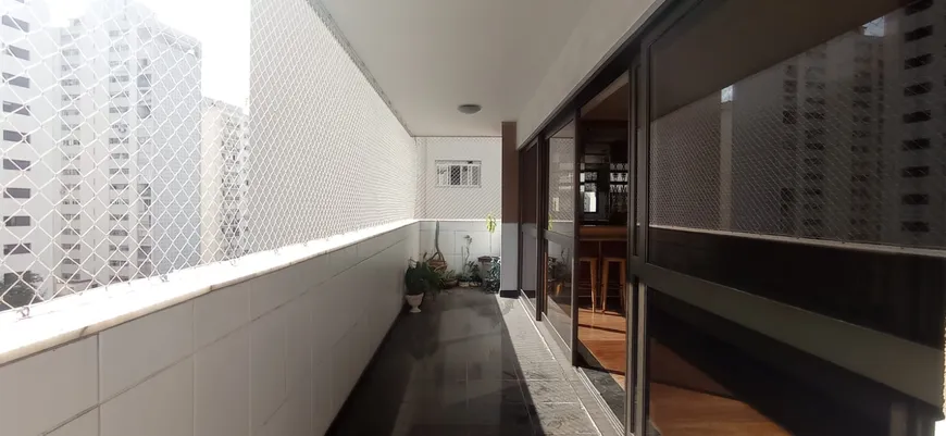 Foto 1 de Apartamento com 4 Quartos à venda, 240m² em Higienópolis, São Paulo