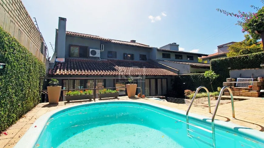 Foto 1 de Casa com 3 Quartos à venda, 194m² em Teresópolis, Porto Alegre