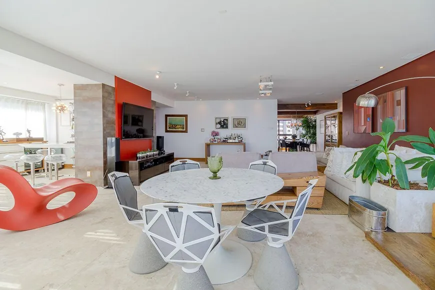Foto 1 de Apartamento com 4 Quartos à venda, 224m² em Ondina, Salvador