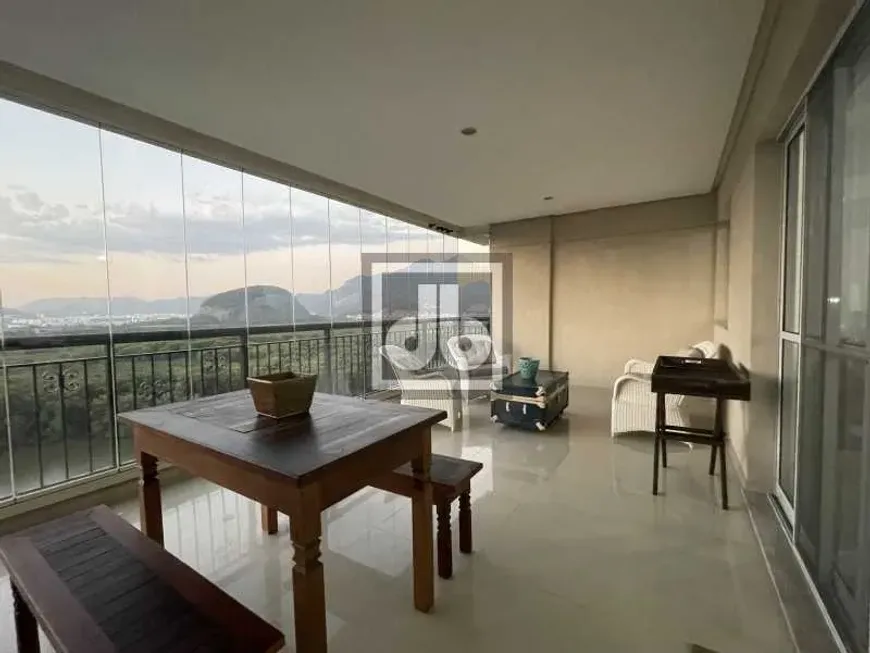 Foto 1 de Apartamento com 4 Quartos para venda ou aluguel, 377m² em Barra da Tijuca, Rio de Janeiro