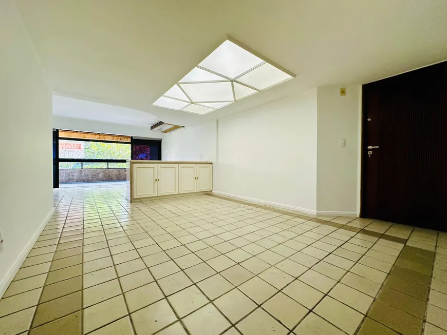 Foto 1 de Apartamento com 3 Quartos à venda, 180m² em Ponta Verde, Maceió