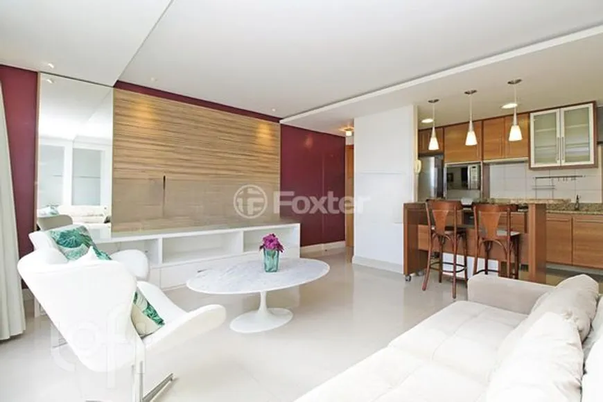 Foto 1 de Apartamento com 3 Quartos à venda, 87m² em Passo da Areia, Porto Alegre