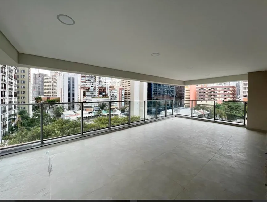 Foto 1 de Apartamento com 4 Quartos à venda, 250m² em Itaim Bibi, São Paulo