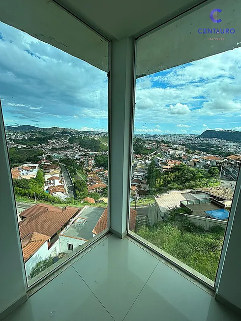 Foto 1 de Casa com 4 Quartos à venda, 300m² em Bom Clima, Juiz de Fora