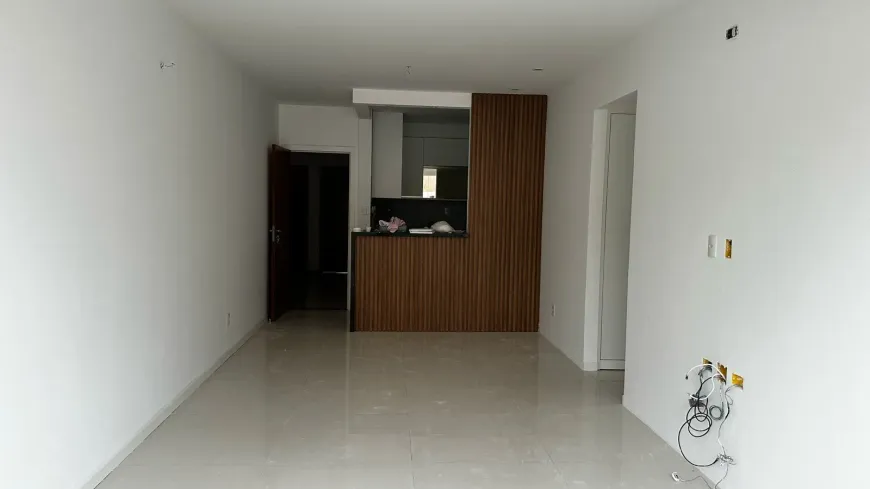 Foto 1 de Apartamento com 3 Quartos para alugar, 98m² em Pitangueiras, Lauro de Freitas