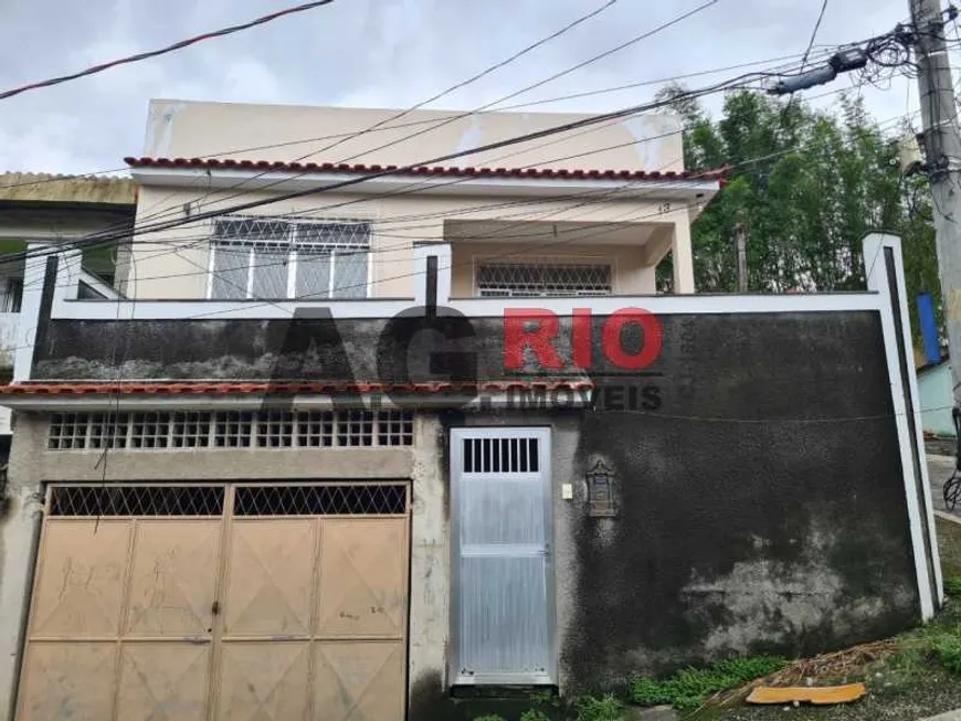 Foto 1 de Casa com 2 Quartos à venda, 100m² em  Vila Valqueire, Rio de Janeiro